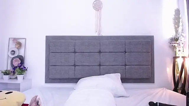 Vicky Love  online show from March 11, 2:29 pm