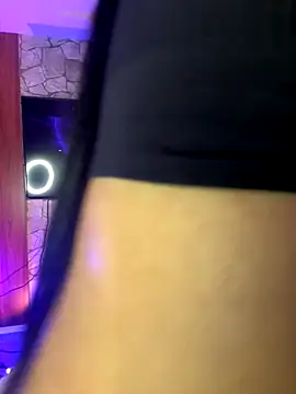 Snapshot of Tamara_Roberts1 chatting on December 2, 1:33 am Tamara Roberts1 online show from December 2, 1:33 am