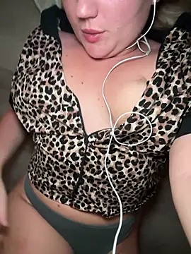 Snapshot of scarletseduction_ chatting on May 26, 12:17 am scarletseduction online show from May 26, 12:17 am