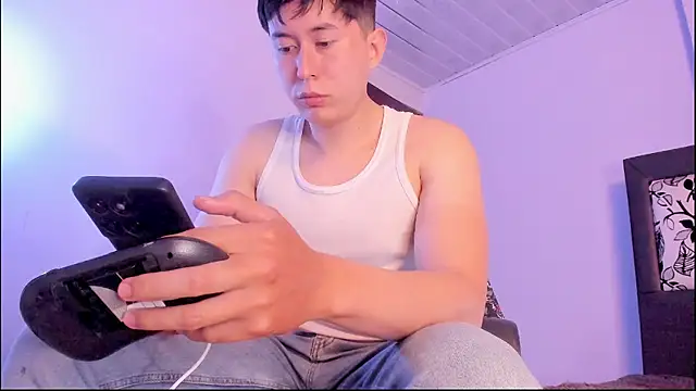 Snapshot of setsuna10 chatting on December 3, 11:58 pm setsuna10 online show from December 3, 11:58 pm