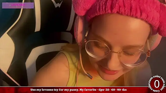 Snapshot of JacyWinslat chatting on February 12, 2:43 pm JacyWinslat online show from February 12, 2:43 pm