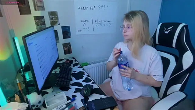 Snapshot of JacyWinslat chatting on February 25, 12:13 pm JacyWinslat online show from February 25, 12:13 pm