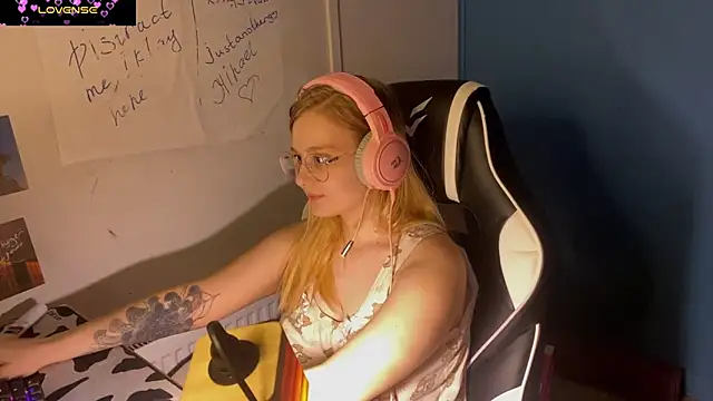 Snapshot of JacyWinslat chatting on March 3, 7:28 pm JacyWinslat online show from March 3, 7:28 pm