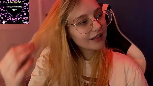 Snapshot of JacyWinslat chatting on March 9, 9:14 pm JacyWinslat online show from March 9, 9:14 pm
