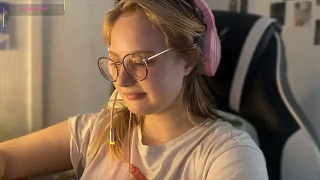 Snapshot of JacyWinslat chatting on September 19, 1:56 pm JacyWinslat online show from September 19, 1:56 pm