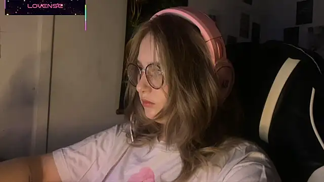 Snapshot of JacyWinslat chatting on October 4, 3:21 pm JacyWinslat online show from October 4, 3:21 pm