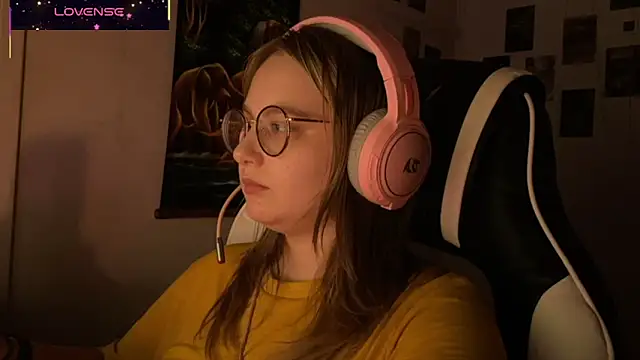 Snapshot of JacyWinslat chatting on October 14, 8:20 pm JacyWinslat online show from October 14, 8:20 pm