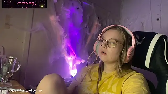 Snapshot of JacyWinslat chatting on October 31, 8:43 pm JacyWinslat online show from October 31, 8:43 pm