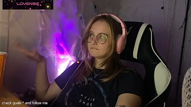 Snapshot of JacyWinslat chatting on November 6, 7:26 pm JacyWinslat online show from November 6, 7:26 pm