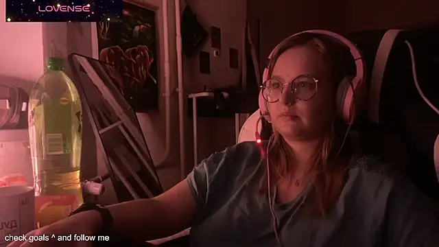 Snapshot of JacyWinslat chatting on November 15, 3:52 pm JacyWinslat online show from November 15, 3:52 pm