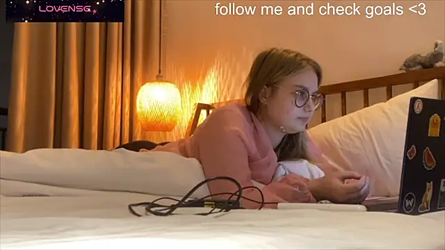 Snapshot of JacyWinslat chatting on December 14, 11:04 am JacyWinslat online show from December 14, 11:04 am