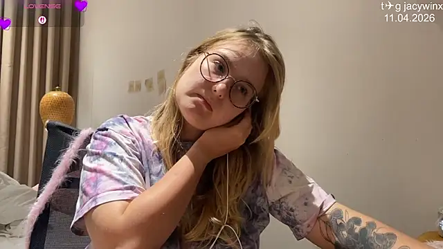 JacyWinslat online show from April 11, 1:15 pm