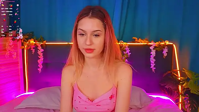 Snapshot of AlinaWalters chatting on November 14, 8:07 pm AlinaWalters online show from November 14, 8:07 pm