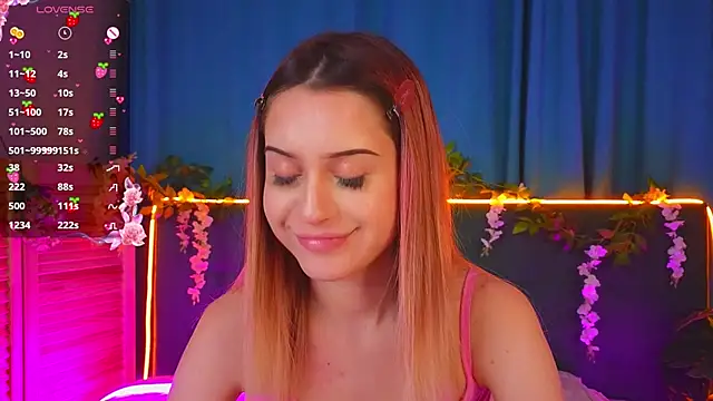 Snapshot of AlinaWalters chatting on November 20, 9:03 pm AlinaWalters online show from November 20, 9:03 pm