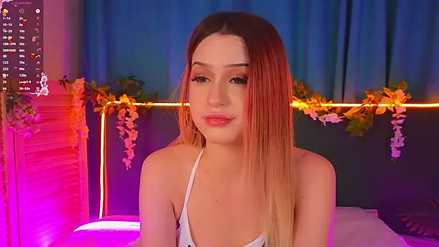 Snapshot of AlinaWalters chatting on November 28, 9:06 pm AlinaWalters online show from November 28, 9:06 pm