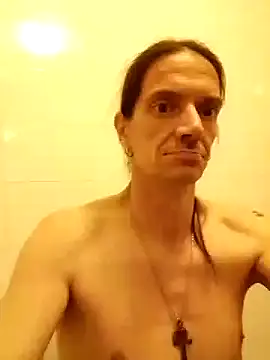 Snapshot of Sunking13cm chatting on September 8, 9:14 pm Sunking13cm online show from September 8, 9:14 pm