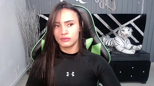 Snapshot of allison_a1 chatting on February 4, 3:33 am allison a1 online show from February 4, 3:33 am