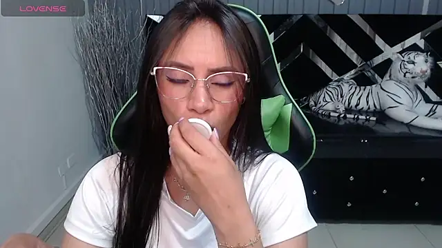 Snapshot of allison_a1 chatting on March 20, 6:41 am allison a1 online show from March 20, 6:41 am