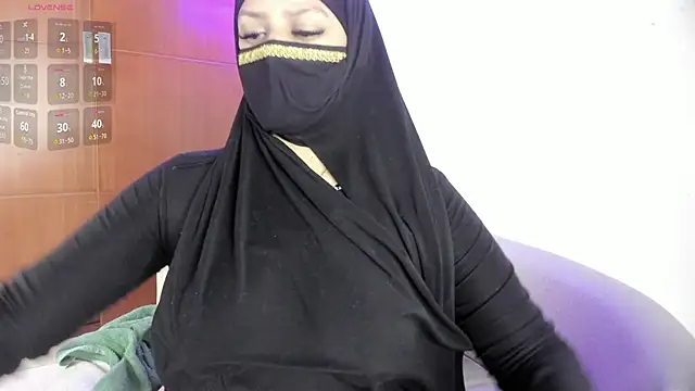 zully 01 online show from January 11, 1:38 pm