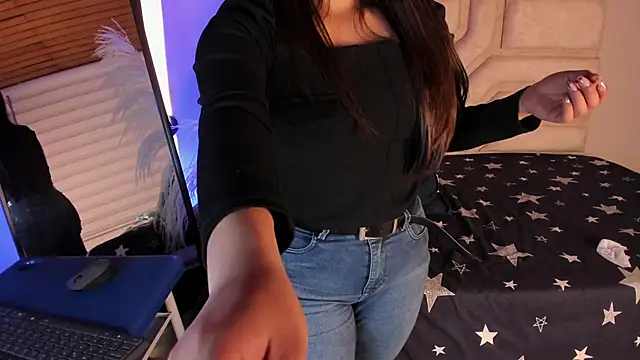 Rebeca Williams  online show from January 3, 12:00 am