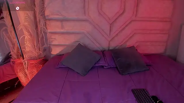 Snapshot of Rebeca_Williams_ chatting on January 14, 12:22 pm Rebeca Williams online show from January 14, 12:22 pm