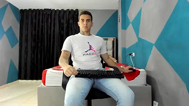 simookeler online show from December 22, 5:45 am