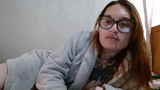 Snapshot of kittenlizz chatting on February 1, 8:58 pm kittenlizz online show from February 1, 8:58 pm