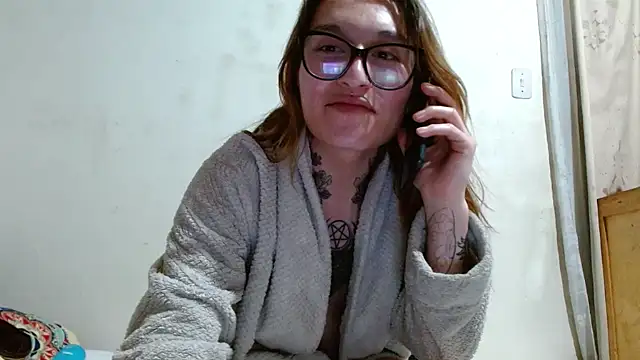 Snapshot of kittenlizz chatting on February 14, 12:09 am kittenlizz online show from February 14, 12:09 am