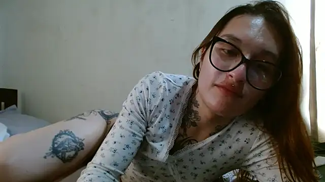 Snapshot of kittenlizz chatting on March 7, 6:00 pm kittenlizz online show from March 7, 6:00 pm