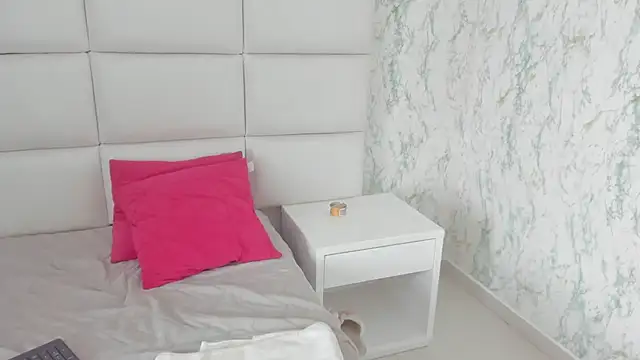 MIA  SAENZ online show from March 1, 3:38 pm