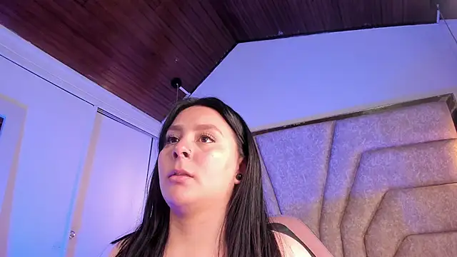 Snapshot of EmaJames25 chatting on November 14, 7:45 pm EmaJames25 online show from November 14, 7:45 pm