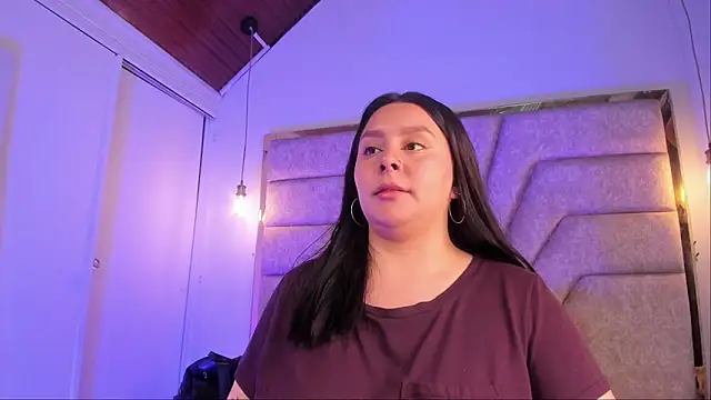 Snapshot of EmaJames25 chatting on November 28, 6:32 pm EmaJames25 online show from November 28, 6:32 pm