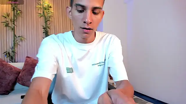 Snapshot of Aaron_Scoot chatting on January 12, 12:43 pm Aaron Scoot online show from January 12, 12:43 pm