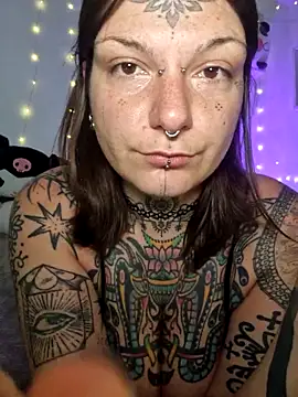 lizzardqueeen online show from February 3, 11:43 pm