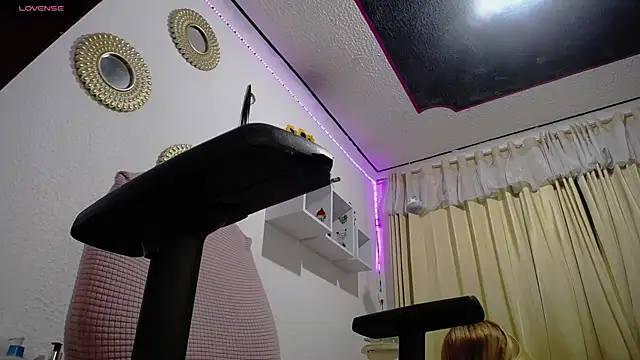 Snapshot of Soffy-brooks chatting on December 18, 7:58 am Soffy-brooks online show from December 18, 7:58 am