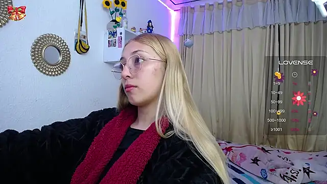 Snapshot of Soffy-brooks chatting on March 20, 10:10 am Soffy-brooks online show from March 20, 10:10 am