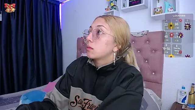 Soffy-brooks online show from December 14, 3:12 am