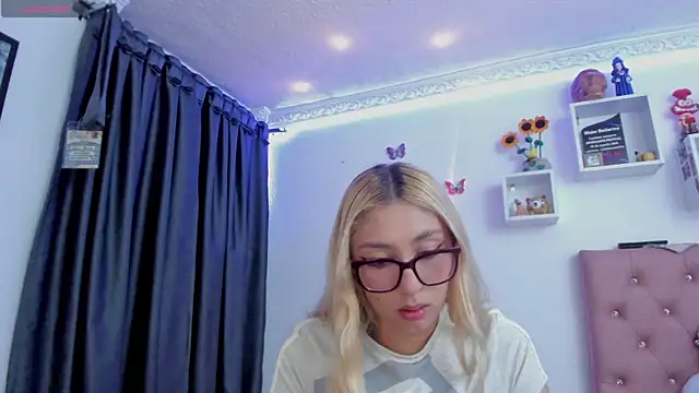 Snapshot of Soffy-brooks chatting on May 31, 6:42 am Soffy-brooks online show from May 31, 6:42 am