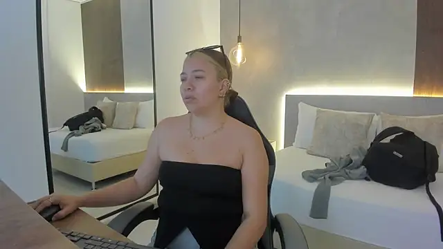 alma fenix online show from February 9, 12:31 pm