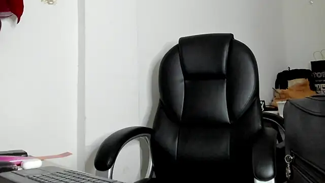 alma fenix online show from April 16, 4:30 pm