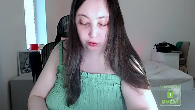 Snapshot of cute_and_hot chatting on April 25, 2:03 pm cute and hot online show from April 25, 2:03 pm