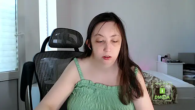 Snapshot of cute_and_hot chatting on June 14, 3:03 pm cute and hot online show from June 14, 3:03 pm