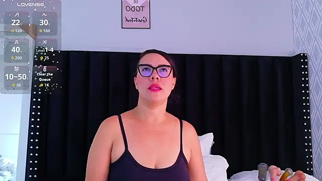 hotlatinateacher online show from April 5, 11:40 am