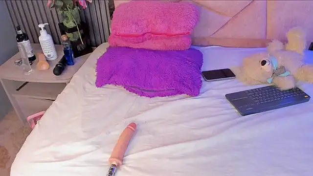 Snapshot of channel_guss chatting on February 21, 12:06 pm channel guss online show from February 21, 12:06 pm