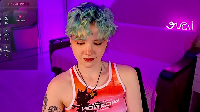 Snapshot of School_Love chatting on December 22, 4:17 pm School Love online show from December 22, 4:17 pm