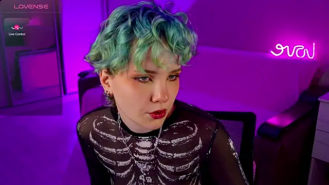 Snapshot of School_Love chatting on January 4, 4:11 pm School Love online show from January 4, 4:11 pm