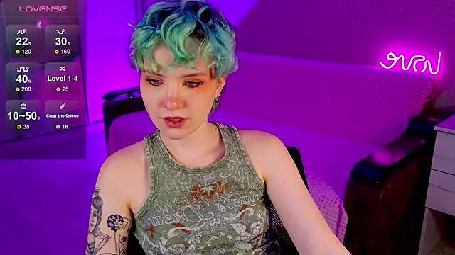 Snapshot of School_Love chatting on January 6, 7:13 pm School Love online show from January 6, 7:13 pm