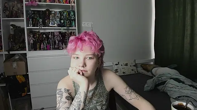 School Love online show from March 10, 7:13 am