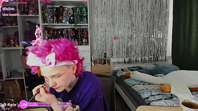 School Love online show from April 8, 7:08 am