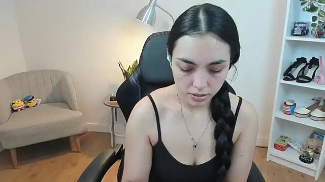 Snapshot of _BellaEvans_ chatting on February 10, 5:58 am BellaEvans online show from February 10, 5:58 am